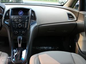 2010款1.8L 自动豪华版 中控区