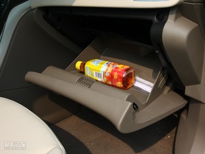 2010款1.8L 自动豪华版 手套箱