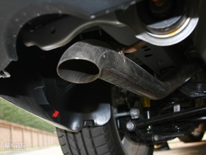 2010款1.8L 自动豪华版 排气管