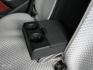 2010款1.6T 自动新锐运动版             后排中央扶手