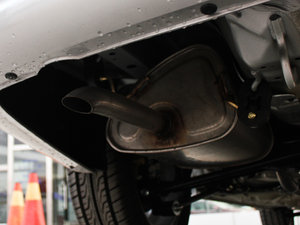 2011款1.6LE-AT 排气管