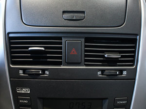 2011款1.6LX-AT 空调出风口
