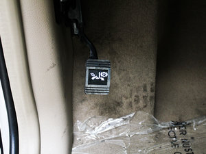 2011款2.4L 行政版 驻车制动器