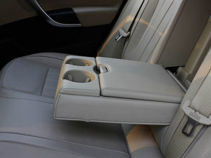 2011款2.4L SIDI旗舰版 后排中央扶手