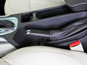 2012款2.0L 自动豪华版 驻车制动器
