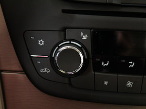 2012款2.0L 自动豪华版 中控区