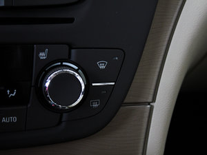2012款2.0L 自动豪华版 中控区