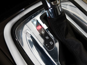 2012款2.0L 自动豪华版 中控区