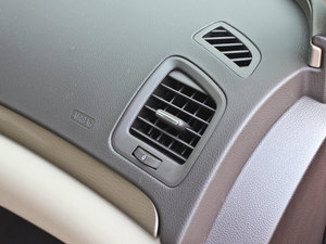 2012款2.0L 自动舒适版 中控区