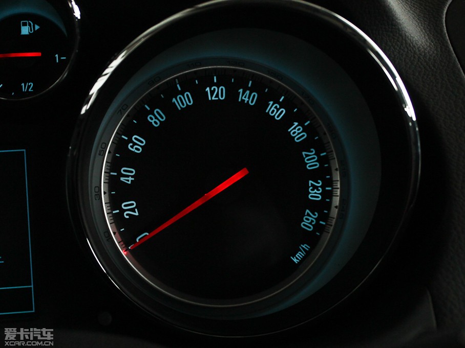 2012�����GS 2.0T �����\�Ӱ�