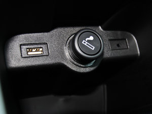 2012款1.6L 手动进取版 中控区