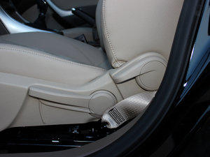 2013款1.6L 手动进取型 主驾驶座椅调节