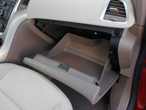 2013款1.6L 自动舒适型 手套箱