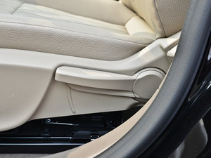 2013款1.6L 手动舒适型 主驾驶座椅调节