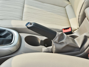 2013款1.6L 手动舒适型 驻车制动器