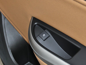 2013款1.8L 自动时尚型 中控区