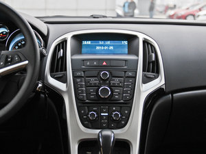 2013款1.8L 自动时尚型 中控区
