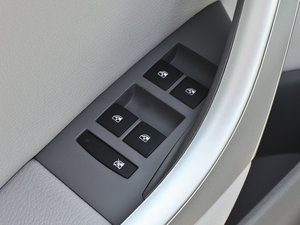 2013款1.6L 自动时尚版 主驾车窗控制区	