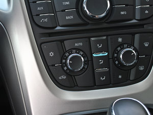 2013款1.6L 自动舒适版 中控区