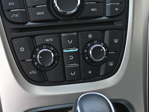 2013款1.6L 自动舒适版 中控区