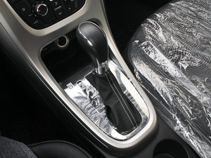 2013款1.6L 自动舒适版 中控区