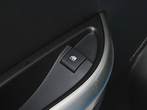 2013款1.6L 自动舒适版 中控区
