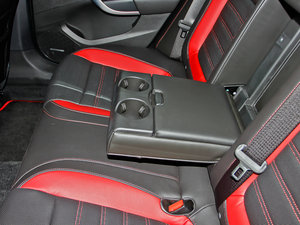 2013款2.0T 纵情运动版 后排中央扶手