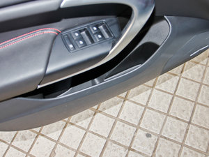 2013款2.0T 纵情运动版 前门储物空间