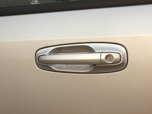 2013款1.5L 手动尊享型 主驾门拉手