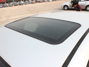 2013款1.5L 手动尊享型 车顶