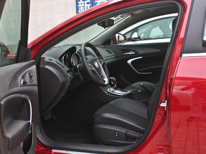 2013款1.6T 自动精英运动型 前排空间