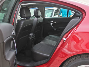 2013款1.6T 自动精英运动型 后排空间