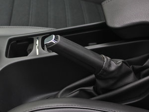 2013款1.6T 自动精英运动型 驻车制动器