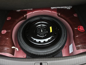 2013款1.6T 自动精英运动型 备胎