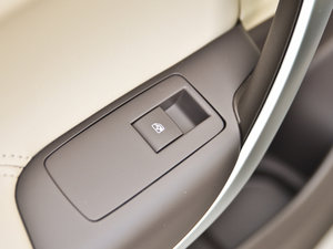 2014款2.0L 自动领先时尚型 中控区