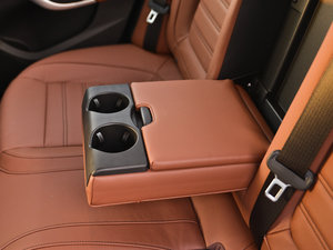 2014款2.0T 豪情运动版 后排中央扶手