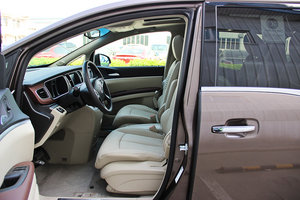 2014款3.0L XT旗舰版 前排空间