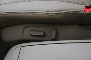 2014款3.0L XT旗舰版 主驾驶座椅调节