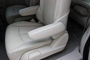2014款3.0L XT旗舰版 后排中央扶手