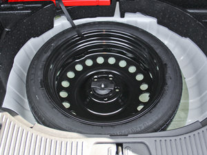 2015款1.4T 自动两驱都市精英型 备胎