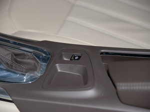 2015款2.0L 精英时尚型 驻车制动器