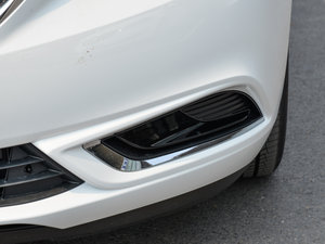2015款三厢 20T 双离合领先型 前雾灯