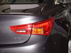 2015款三厢 20T 双离合豪华型 尾灯