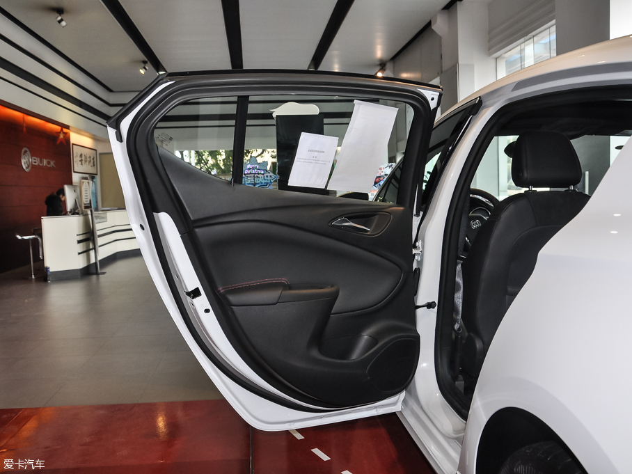 2016GS ɎGS 20T pxȼ\