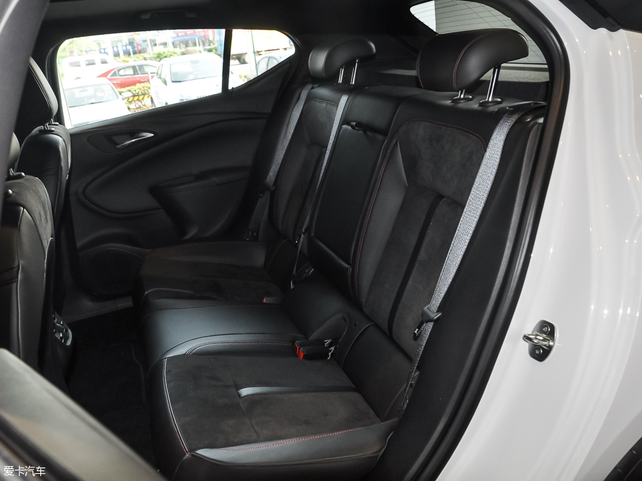 2016GS ɎGS 20T pxȼ\