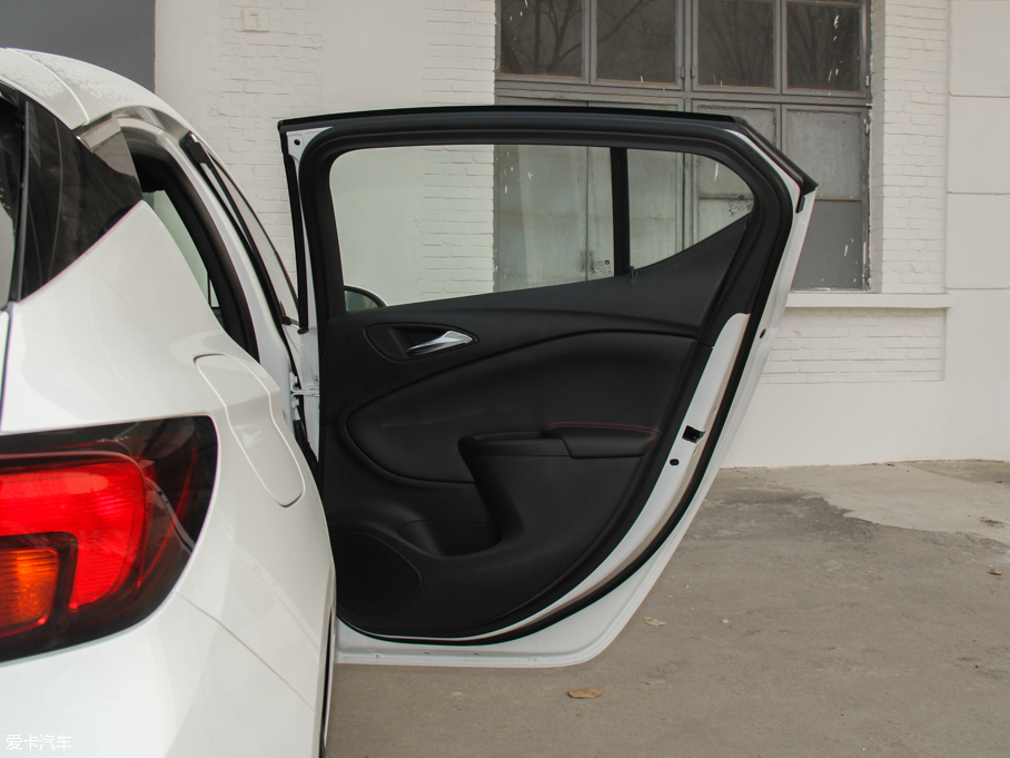 2016GS ɎGS 20T pxȼ\