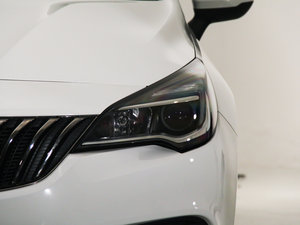 2016款两厢 15S 自动领先型 大灯