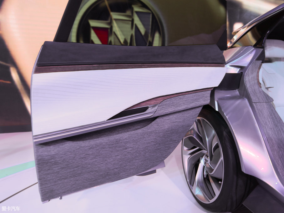 2017��e��VELITE ����܇