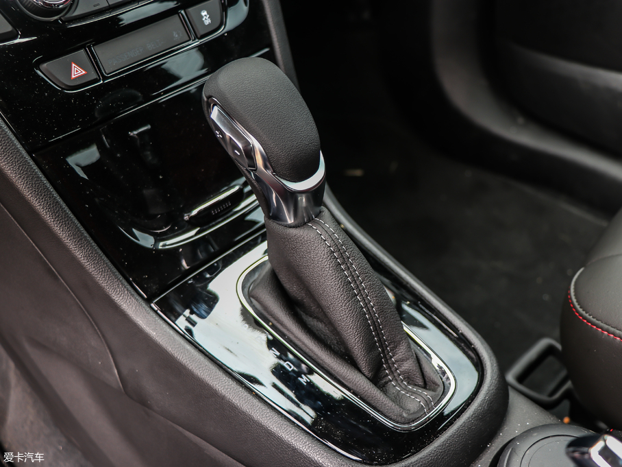 上汽通用別克2017款昂科拉