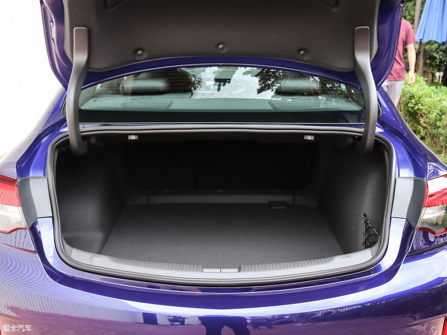 上汽通用別克2017款君威GS